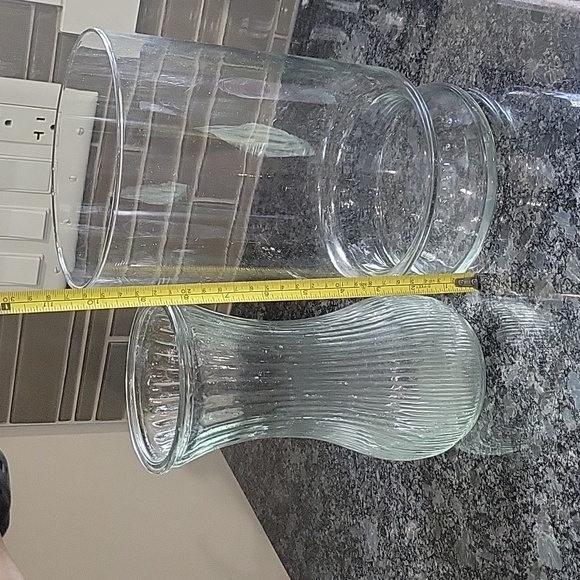 2 tabletop Glass Vases - Picture 2 of 4